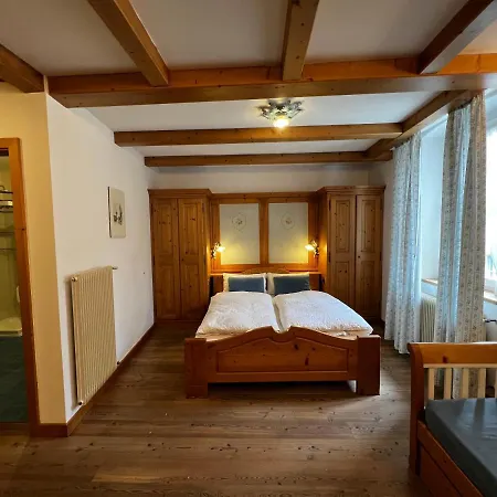 Kaiserkrone Bed & Breakfast 5*