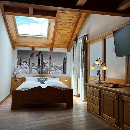 Kaiserkrone Bed & Breakfast 5*